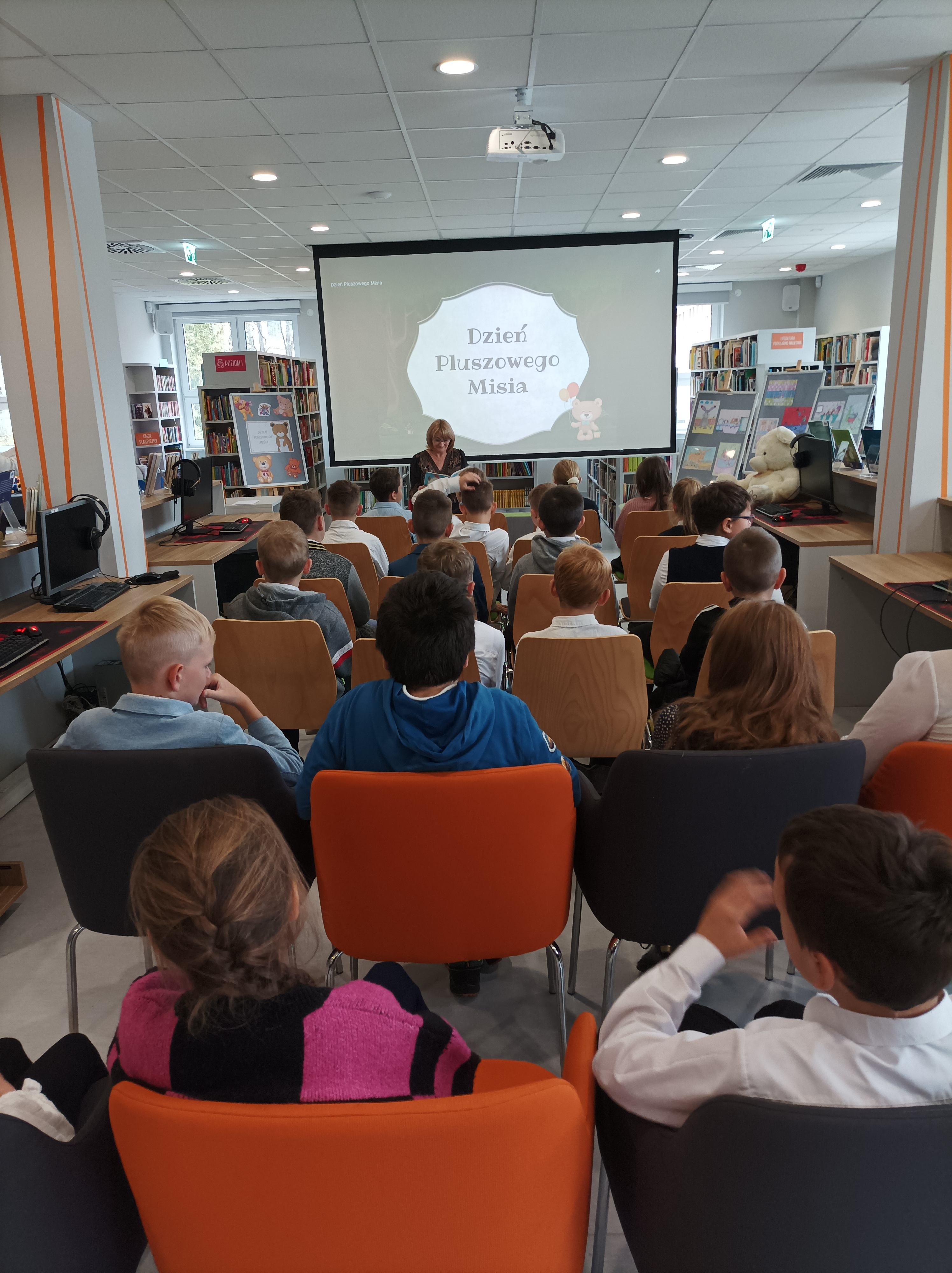 Światowy Dzień Pluszowego Misia w bibliotece