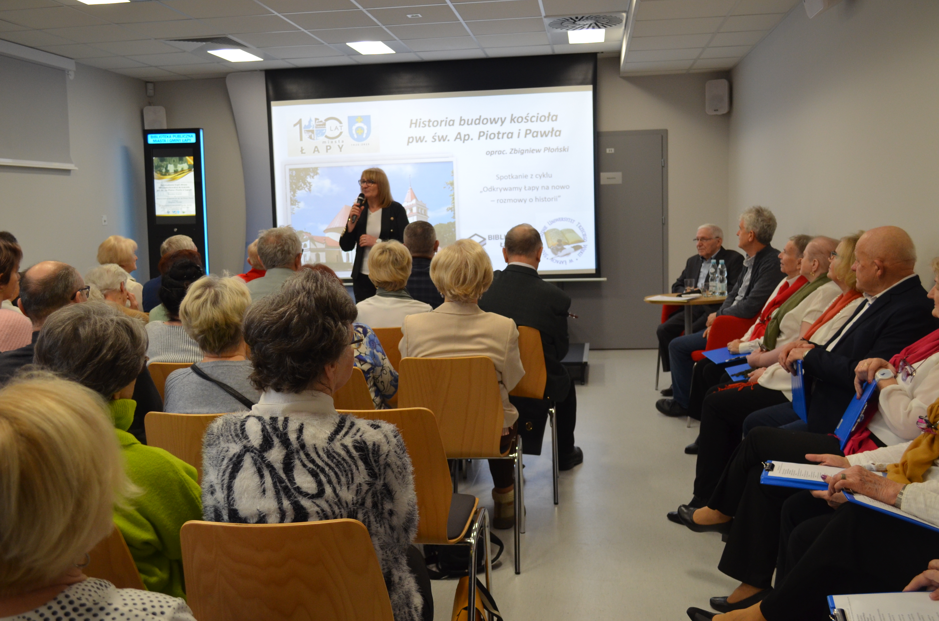 Spotkanie z cyklu „Odkrywamy Łapy na nowo – rozmowy o historii”: Historia budowy kościoła pw. św. Ap. Piotra i Pawła i sprowadzenie kopii obrazu Matki Bożej Częstochowskiej do Łap