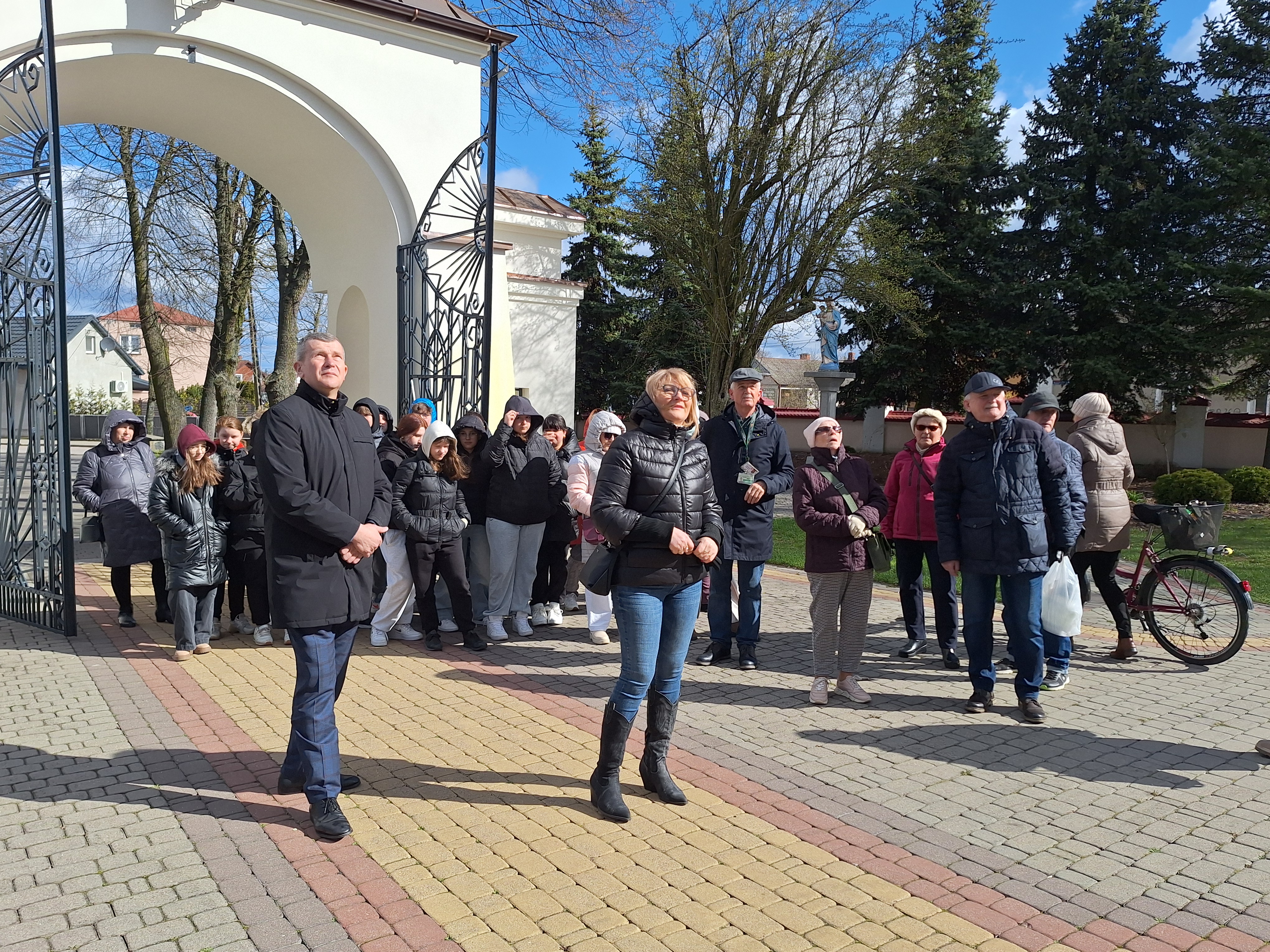 Międzypokoleniowy spacer po Łapach w ramach cyklu „Odkrywamy Łapy na nowo – rozmowy o historii”