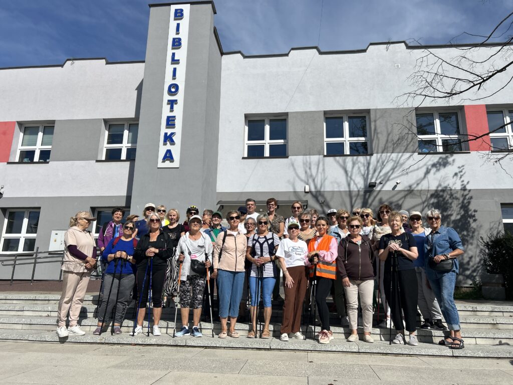 „Ruch to zdrowie!” – seniorzy z Łap na trasie Nordic walking